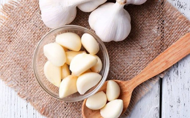 Tăng cường sức khỏe nhờ ăn tỏi sống đúng cách