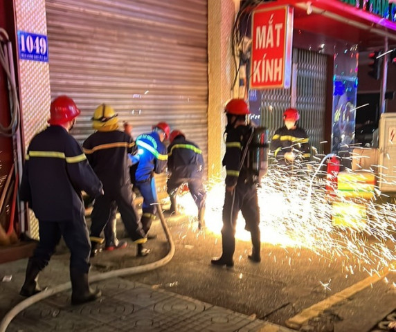TP. HCM: Xảy ra vụ cháy tại thẩm mỹ viện S.T, 7 người mắc kẹt được giải cứu thành công