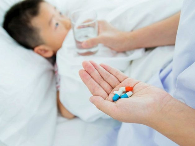 Dùng kháng sinh lúc sơ sinh làm giảm tăng trưởng ở bé trai