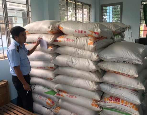 Long An liên tiếp ngăn chặn thành công 2 vụ vận chuyển đường cát nhập lậu