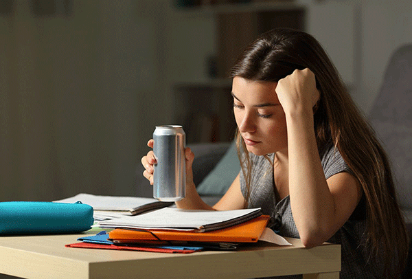 Vì sao nên hạn chế dùng thức uống năng lượng?