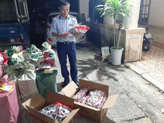 Lạng Sơn phát hiện ô tô tải vận chuyển số lượng lớn chân gà, chân vịt không rõ nguồn gốc xuất xứ