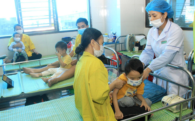 Thái Bình: Trẻ em nhập viện gia tăng trong thời tiết giao mùa