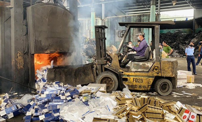 Đà Nẵng: Tiêu hủy số lượng lớn thuốc lá điếu nhập lậu bị tịch thu