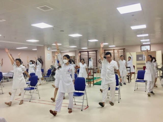 Nâng cao hiệu quả bài tập phục hồi chức năng cho người bệnh Parkinson
