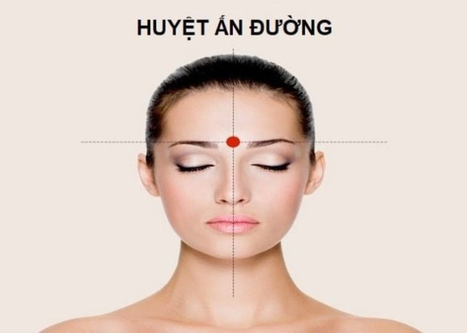 Bấm huyệt Ấn Đường điều trị đau đầu, mất ngủ