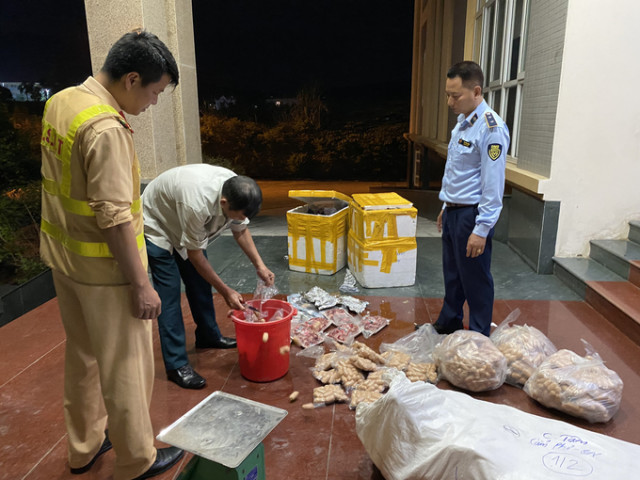 Quảng Ninh phát hiện số lượng lớn thực phẩm đông lạnh không rõ nguồn gốc xuất xứ
