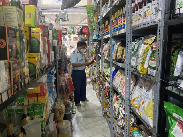 Tiền Giang tạm giữ 1.200 hộp sữa tươi nhập khẩu không có nhãn phụ bằng tiếng Việt