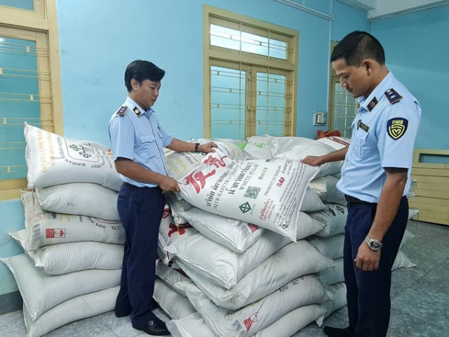 Phú Yên phát hiện và tạm giữ 3.000 kg đường cát nhập lậu