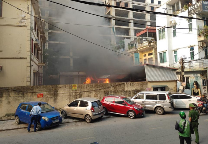 Hà Nội: Cháy lớn trong khuôn viên Sở Văn hóa và Thể thao