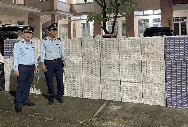 Phát hiện, bắt giữ vụ vận chuyển 15.000 bao thuốc lá lậu trị giá khoảng 1,2 tỷ dồng