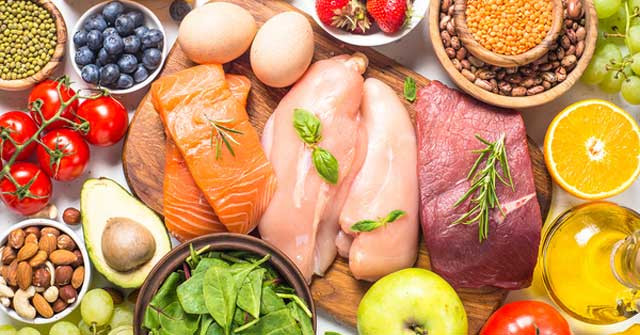 Những thực phẩm phụ nữ sau 50 tuổi không nên ăn