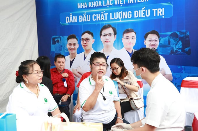 Nha khoa Lạc Việt Intech thăm khám sức khỏe răng miệng miễn phí tại Ngày hội Sức khỏe cộng đồng năm 2022