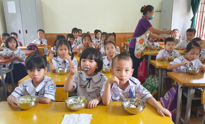 Hà Nội yêu cầu tăng cường các biện pháp đảm bảo vệ sinh, an toàn thực phẩm ở trường học bán trú