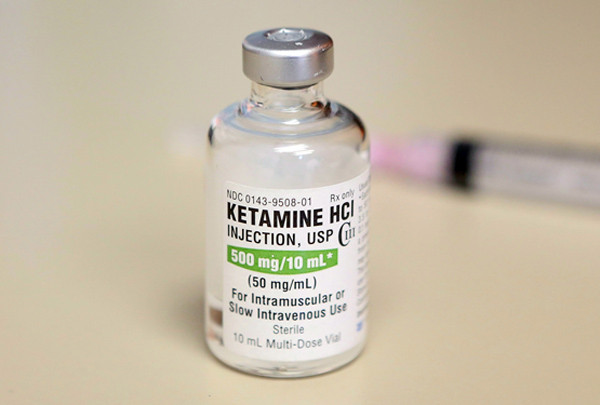 Anh nghiên cứu sử dụng ketamine điều trị cho những người mắc hội chứng nghiện rượu