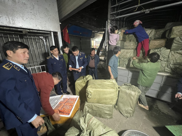 Yên Bái phát hiện và tạm giữ hơn 7 tấn tràng trứng gà non đông lạnh không rõ nguồn gốc xuất xứ