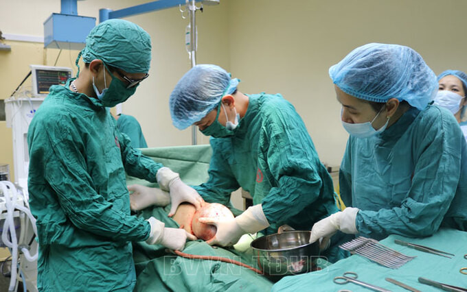 Quảng Ninh: Một sản phụ mang song thai tiền sản giật nặng, biến chứng hội chứng HELLP
