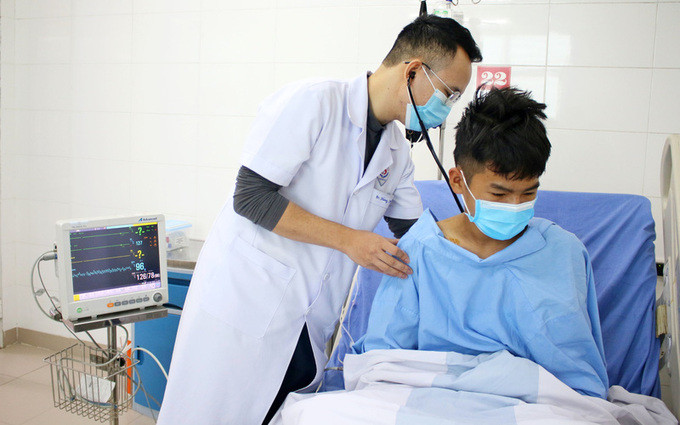 Thái Nguyên cấp cứu kịp thời bé trai bị dao đâm thấu tim nguy kịch