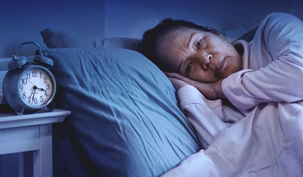 Một số cách trị mất ngủ dân gian người cao tuổi nên áp dụng
