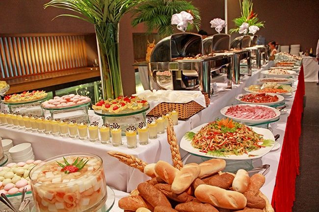 Lựa chọn thực phẩm an toàn để làm buffet dịp cuối năm thiết đãi gia đình và bạn bè