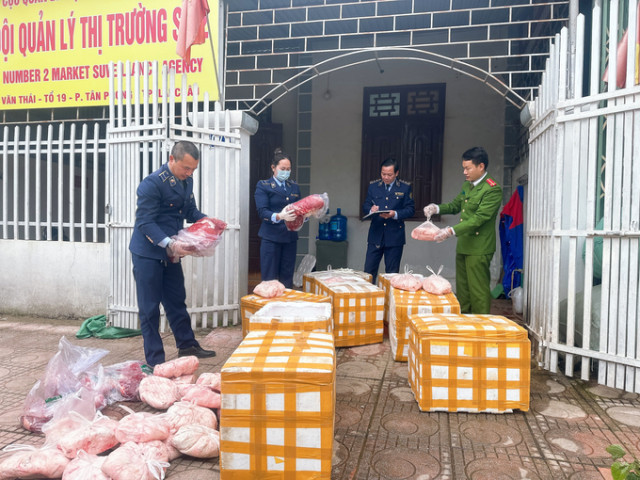 Lai Châu phát hiện và thu giữ 450 kg thịt và mỡ lợn không rõ nguồn gốc xuất xứ