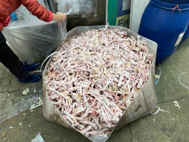 Hà Nội xử phạt cơ sở sơ chế chân gà rút xương 23 triệu đồng