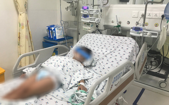 TP. HCM điều trị thành công bé trai 11 tuổi nguy kịch vì sốc sốt xuất huyết dengue, xuất huyết tiêu hóa