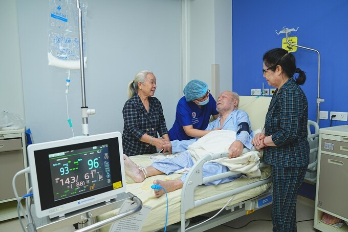 Hà Nội phẫu thuật thành công cho cụ ông 105 tuổi gãy xương đùi