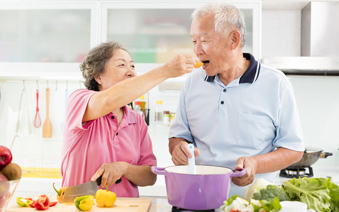 Chế độ dinh dưỡng phù hợp cho người cao tuổi dịp Tết