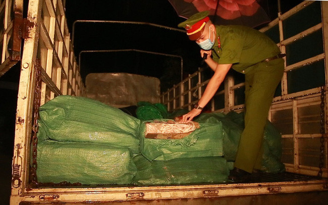 Bắc Giang phát hiện ô tô vận chuyển 36.000 chiếc chân gà đã qua chế biến không rõ nguồn gốc xuất xứ