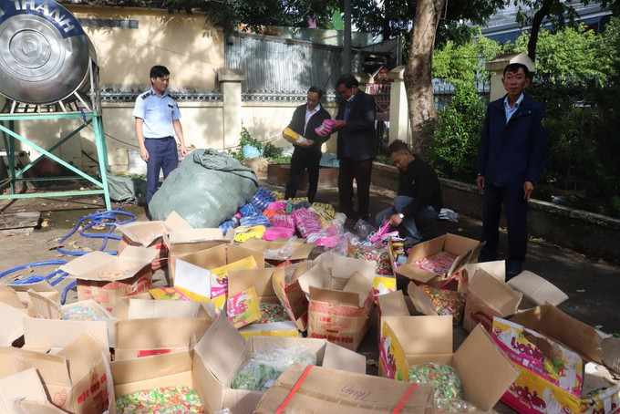 Đắk Lắk tiêu huỷ hơn 200 kg kẹo không rõ nguồn gốc xuất xứ