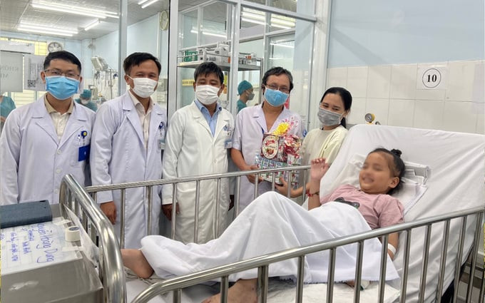 TP. HCM lần đầu áp dụng thành công phương pháp thay huyết tương cứu sống bệnh nhi viêm tuỷ cắt ngang