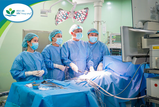 Hà Nội: Bé gái 3 tuổi mắc bệnh lý xoắn dạ dày rất hiếm gặp được phẫu thuật thành công