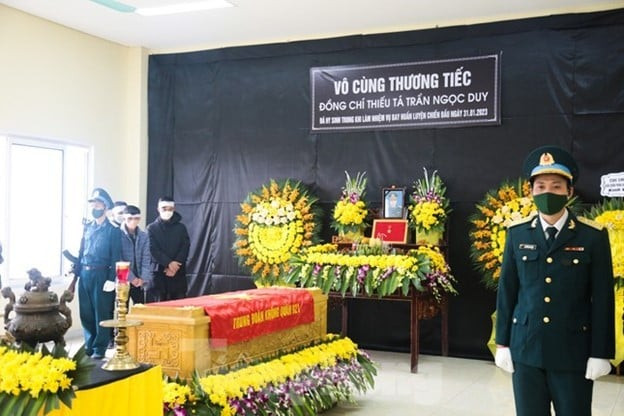 Truy thăng quân hàm sĩ quan trước thời hạn từ Đại úy lên Thiếu tá đối với phi công Trần Ngọc Duy