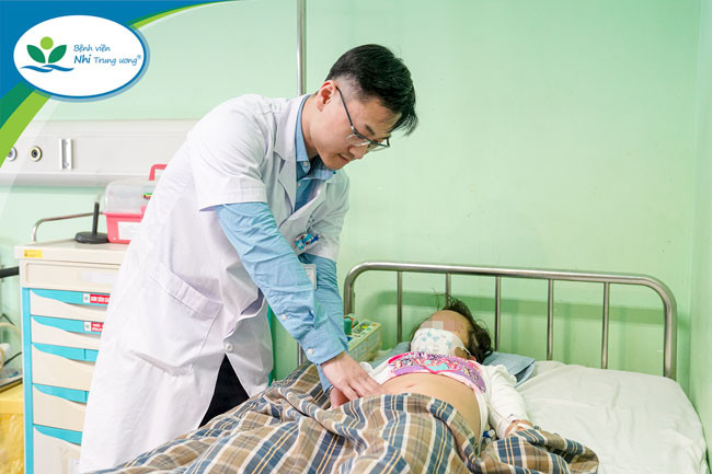Hà Nội điều trị bảo tồn thành công thận cho bé gái bị chấn thương thận nặng do tai nạn sinh hoạt
