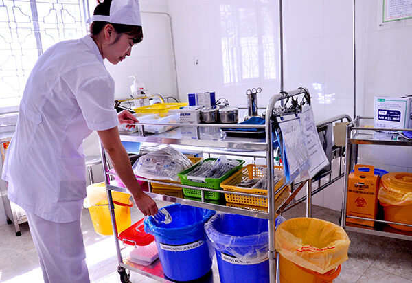 Hà Nội trển khai xây dựng “cơ sở y tế xanh – sạch – đẹp” và giảm thiểu chất thải nhựa năm 2023