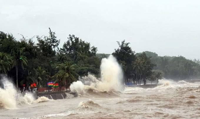 Các tỉnh, thành phố ven biển từ Quảng Ninh đến Kiên Giang chủ động ứng phó với gió mạnh trên biển