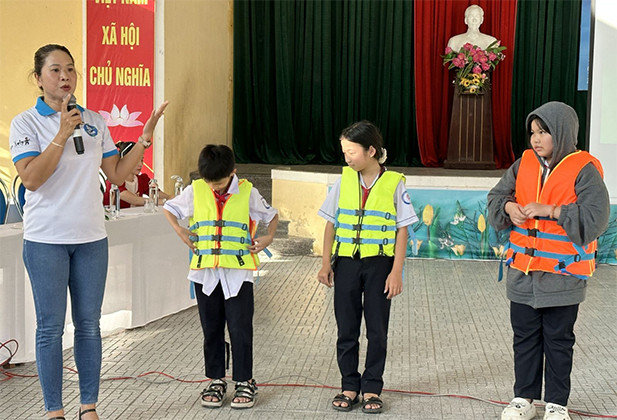 Thừa Thiên Huế truyền thông phòng, chống đuối nước cho hơn 300 em học sinh lớp 6