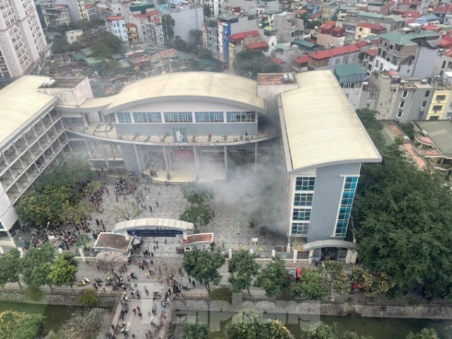 Hà Nội bất ngờ xảy ra đám cháy lớn ở Trường Tiểu học Yên Hòa