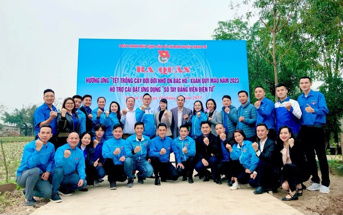 Hà Nội: Đoàn TNCS Hồ Chí Minh và tuổi trẻ huyện Thanh Trì tổ chức Chương trình “Tết trồng cây đời đời nhớ ơn Bác Hồ”