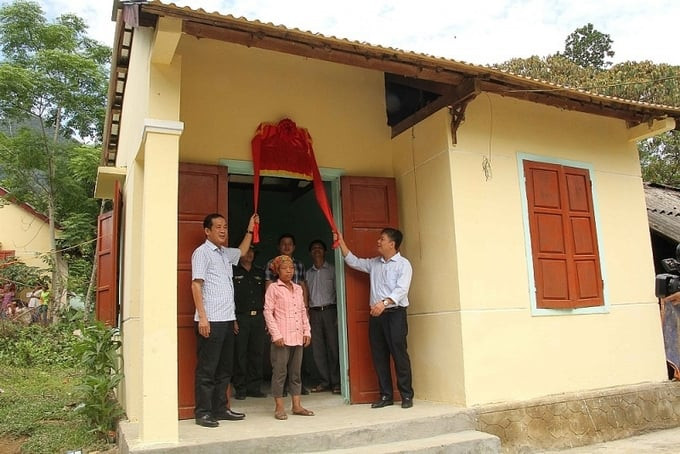 Hỗ trợ đồng bào dân tộc thiểu số xây nhà, khai hoang, phục hóa, cải tạo đất