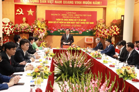 Bí thư Thành ủy Hà Nội Đinh Tiến Dũng đến thăm và chúc mừng Sở Y tế Hà Nội nhân kỷ niệm 68 năm Ngày Thầy thuốc Việt Nam