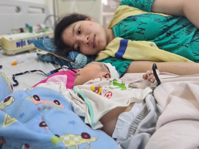 Em bé Mường bị tim bẩm sinh nặng giành giật sự sống từng giờ