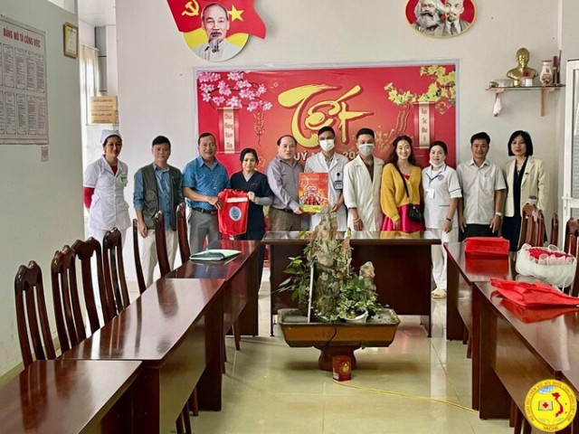 Văn phòng Đại diện Hội GDCSSKCĐ Việt Nam, tại TP.HCM thăm chúc mừng các thầy thuốc tiêu biểu