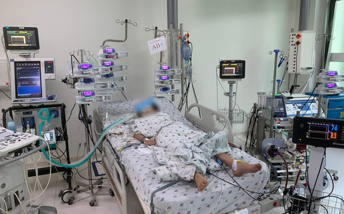 TP. HCM cứu sống bé gái viêm cơ tim tối cấp, rối loạn nhịp tim nặng
