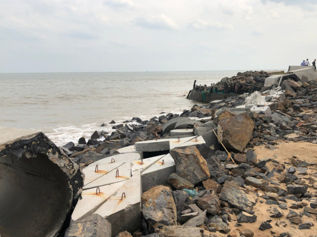Xã Tiến Thành, TP. Phan Thiết: Ước tính thiệt hại 700 triệu do sóng lớn kết hợp triều cường