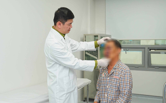 Phẫu thuật thành công khối u dị dạng như "chùm nho" khổng lồ trên mặt nam bệnh nhân 74 tuổi