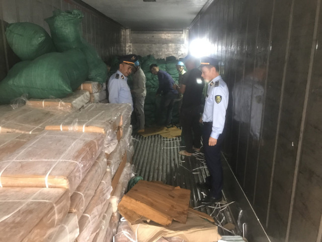 Lạng Sơn phát hiện gần 10 tấn thịt trâu đông lạnh không rõ nguồn gốc xuất xứ