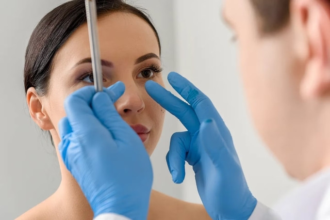 Vĩnh Long: Một cô gái bị nhiễm trùng, lộ sống mũi do nâng mũi tại cơ sở tư nhân
