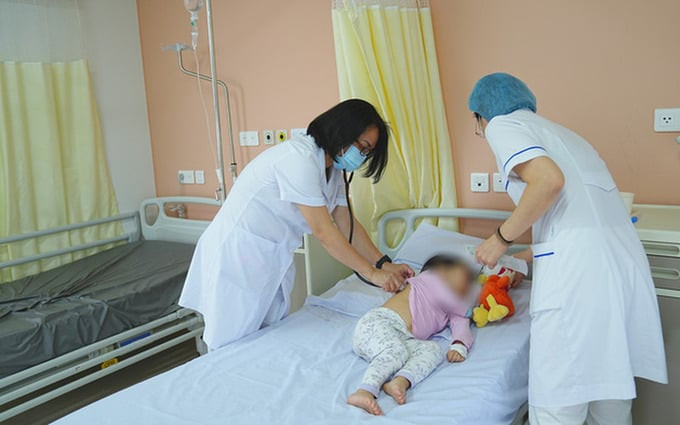 Hà Nội nhiều trẻ mắc cúm A nhập viện với biểu hiện sốt cao hoặc viêm phổi
